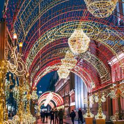 Праздничная вечерняя экскурсия по новогодней Москве со Снегурочкой с шампанским