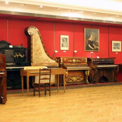 РОССИЙСКИЙ НАЦИОНАЛЬНЫЙ МУЗЕЙ МУЗЫКИ один из старейших и крупнейших музыкальных музеев мира (с концертом органной музыки)